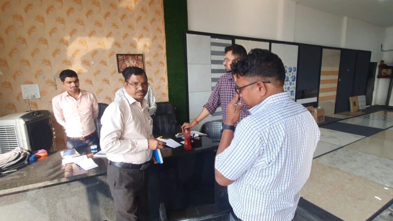 उद्योग विभाग के मंत्री के निर्देश का दिखा असर नियमों का उल्लंघन करने वाले 7 उद्योगों को नोटिस  उद्योग विभाग के अधिकारियों ने किया तिफरा औद्योगिक क्षेत्र का निरीक्षण