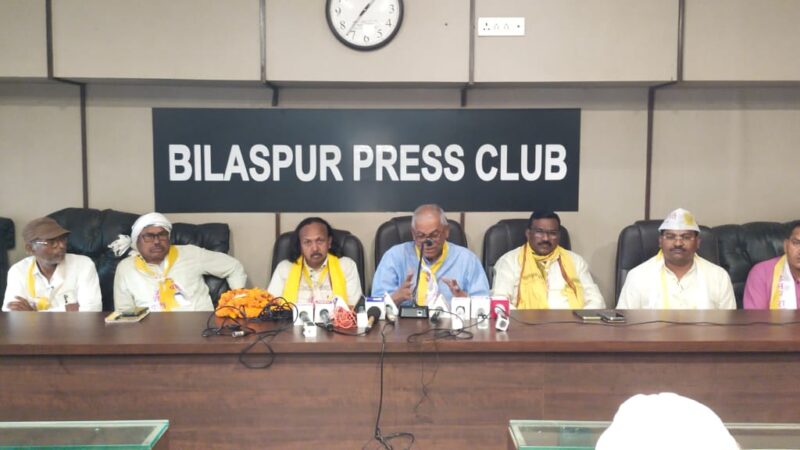 आजादी के वर्षों बाद भी आदिवासियों की स्थिति में कोई सुधार नहीं आया….अरविंद नेताम  न सिर्फ छत्तीसगढ़ बल्कि अब देश के अलग-अलग राज्यों में भी आदिवासियों को मजबूत करने पार्टी चुनाव लड़ा रही है…कोर्राम  बिलासपुर में कांग्रेस और भाजपा के प्रत्याशी चुका हुआ कारतूस हैं….सुदीप श्रीवास्तव