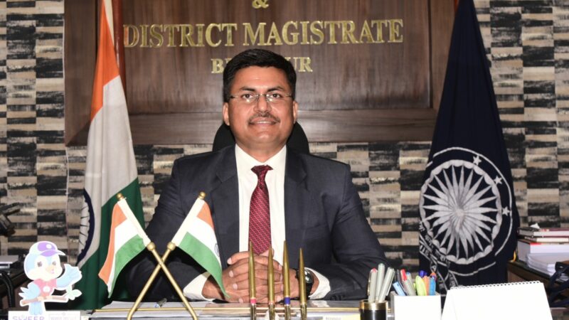 श्रमिकों को भीषण गर्मी से बचाव के लिए कलेक्टर ने जारी किए दिशानिर्देश  कार्यस्थल पर छाया पानी का इंतजाम नियोजकों को करना होगा*  नियमित अंतराल पर स्वास्थ्य परीक्षण भी कराएं