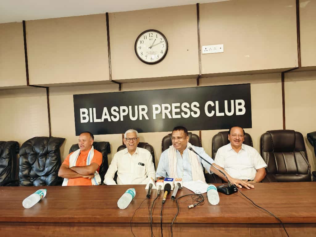 हास्य योग केवल हंसना नहीं सिखाता बल्कि  मानसिक और शारीरिक बीमारियों को दूर करने मे सहायक होता है… कोही