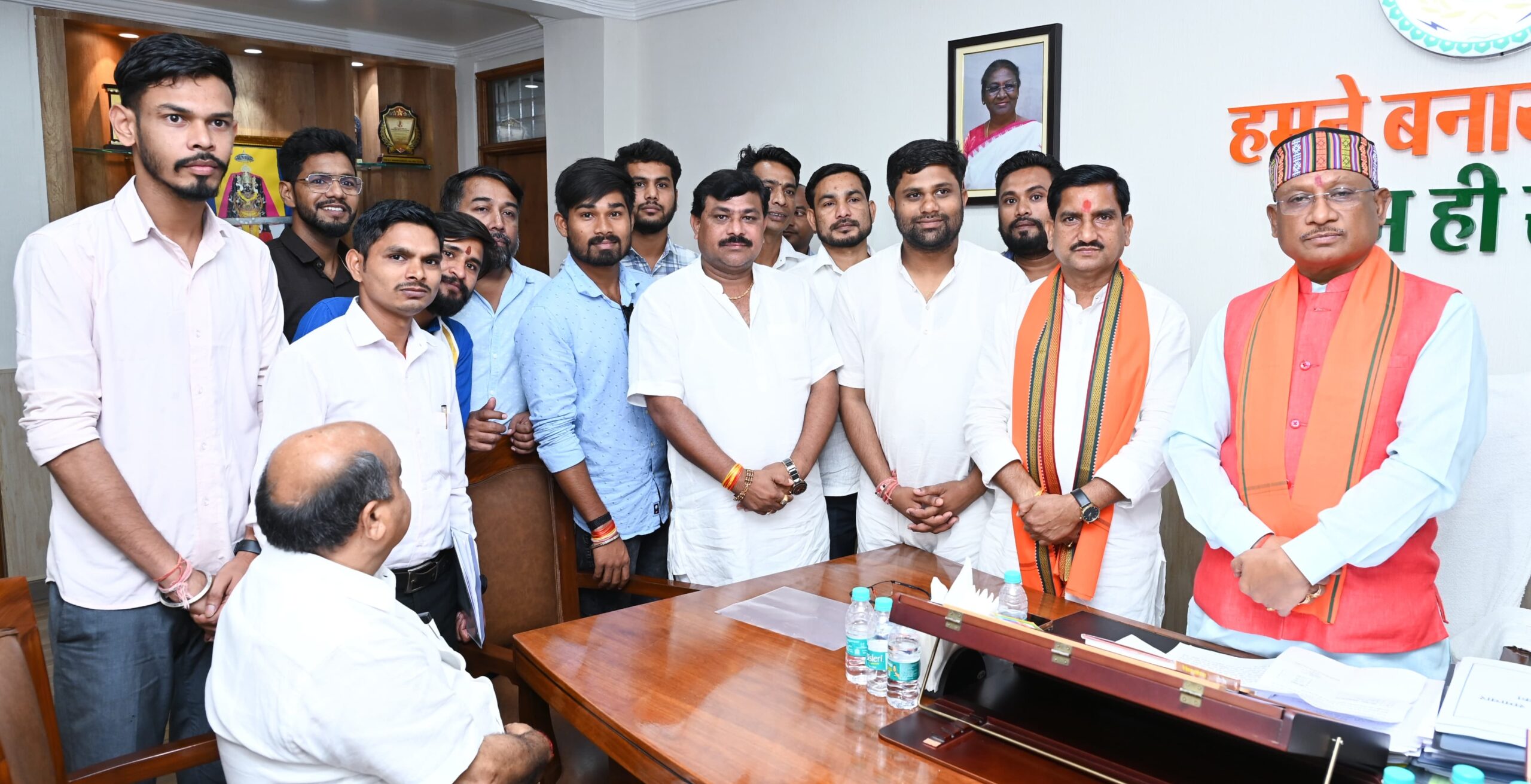 मुख्यमंत्री  विष्णु देव साय से केंद्रीय राज्यमंत्री श्री तोखन साहू ने की सौजन्य मुलाकात