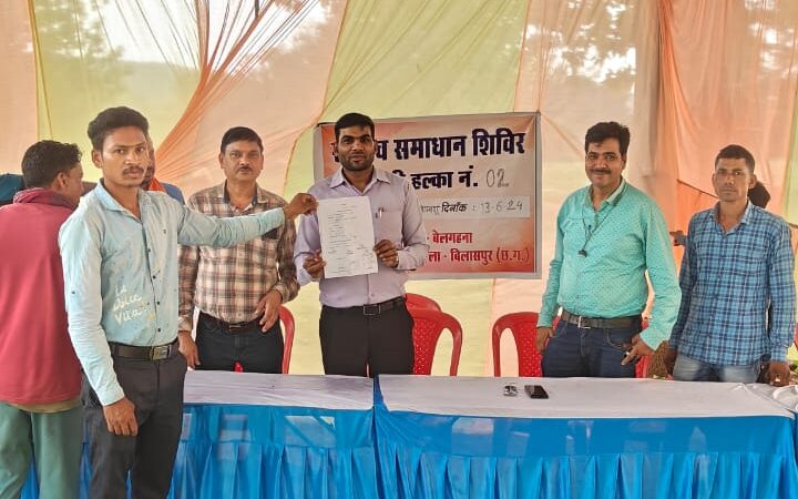 राजस्व शिविरों में मौके पर ही ग्रामीणों की समस्याओं का हो रहा निदान