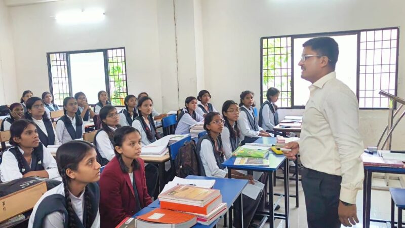 कलेक्टर ने किया प्रयास आवासीय विद्यालय का निरीक्षण