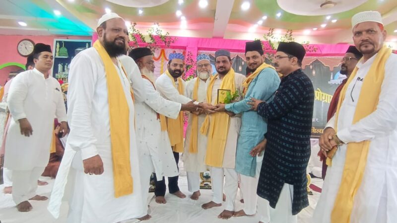 राज्य भर से आए हाजियों का इंतेजामिया कमेटी ने किया सम्मानित  लुतरा शरीफ के माहाना उर्स में उमड़ी जायरीनों की भीड़