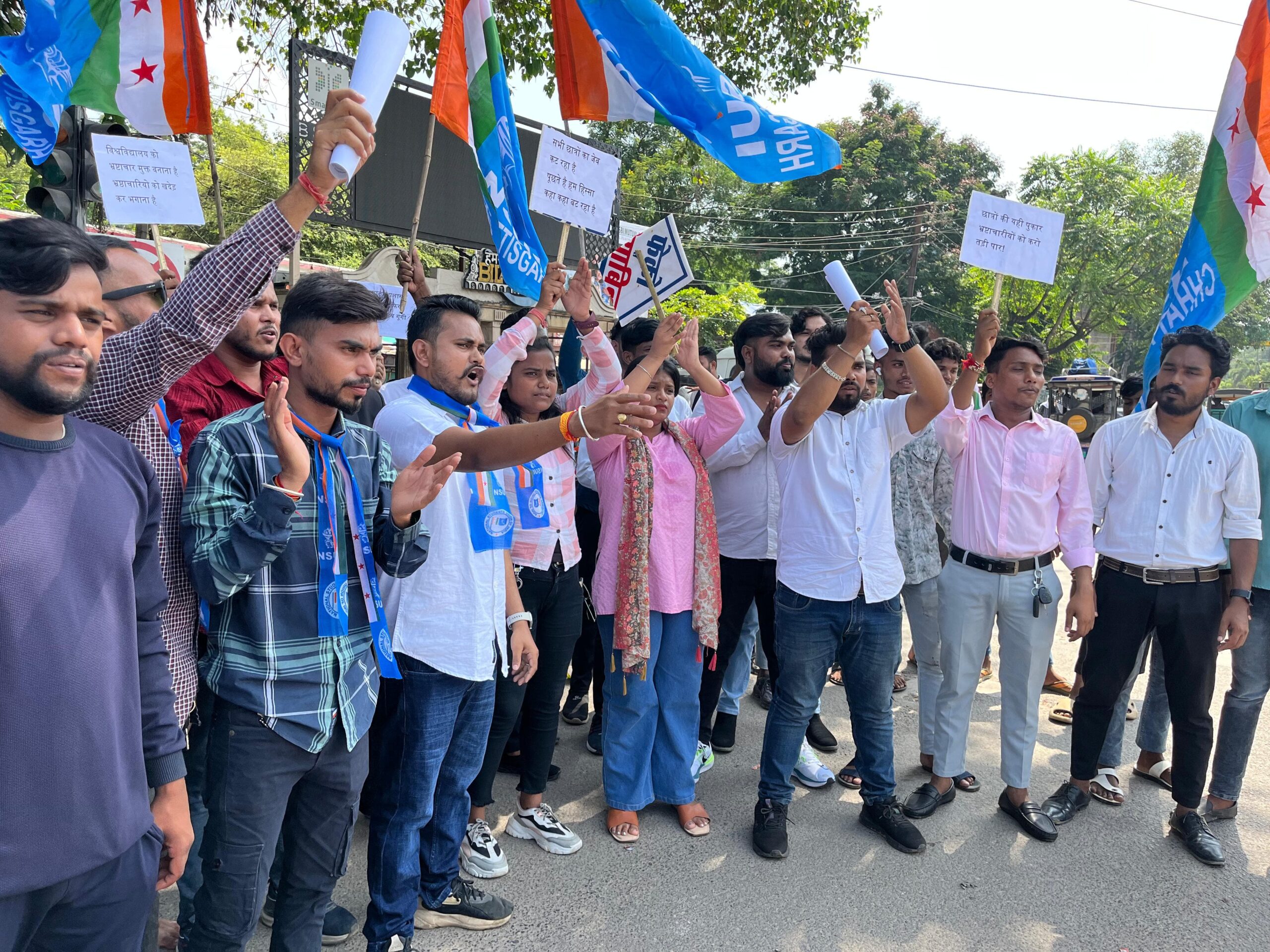 राज्यपाल एवं मुख्यमंत्री के नाम 15 सूत्री मांगों को लेकर एनएसयूआई ने  कलेक्टर माध्यम से सौपा ज्ञापन