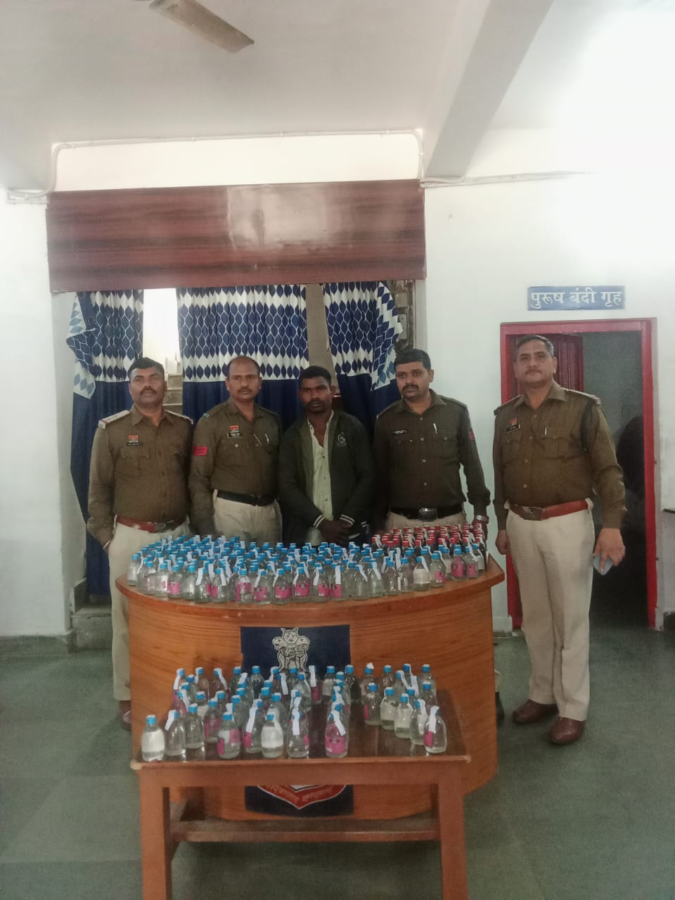 रतनपुर पुलिस ने त्रिस्तरीय पंचायत चुनाव के दौरान भारी मात्रा शराब इकट्ठा करने वाले व्यक्ति को किया गिरफ्तार…..