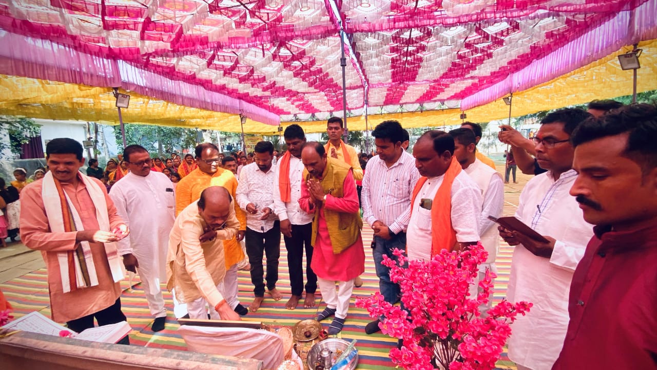 गुहा निषाद राज जयंती समारोह में पहुँचे पिछड़ा वर्ग आयोग के अध्यक्ष ने पिछड़ों को आगे आने किया प्रोत्साहित