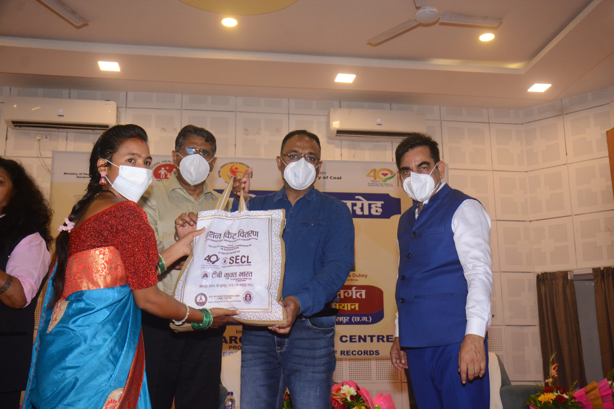 टीबी उन्मूलन अभियान के अंतर्गत एसईसीएल द्वारा टीबी मरीजों को पोषण किट वितरित किए गए