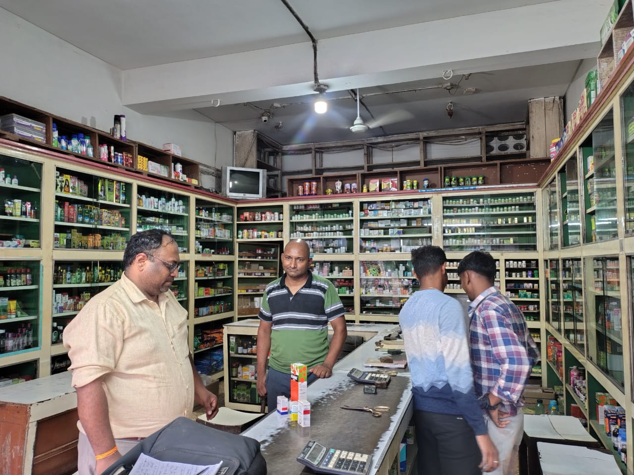 सीसीटीवी नहीं लगाने पर मेडिकल दुकान को नोटिस