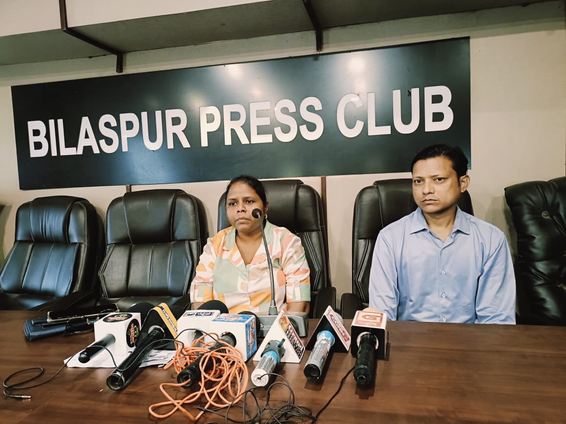 पत्नी की अंकसूची पर कूटरचना कर पूर्व पति ने अपना डिटेल डाला और किया दुरुपयोग…  युवती ने पुलिस अधीक्षक से गुहार लगाकर पूर्व पति पर चार सौ बीसी के तहत कार्यवाही की मांग 