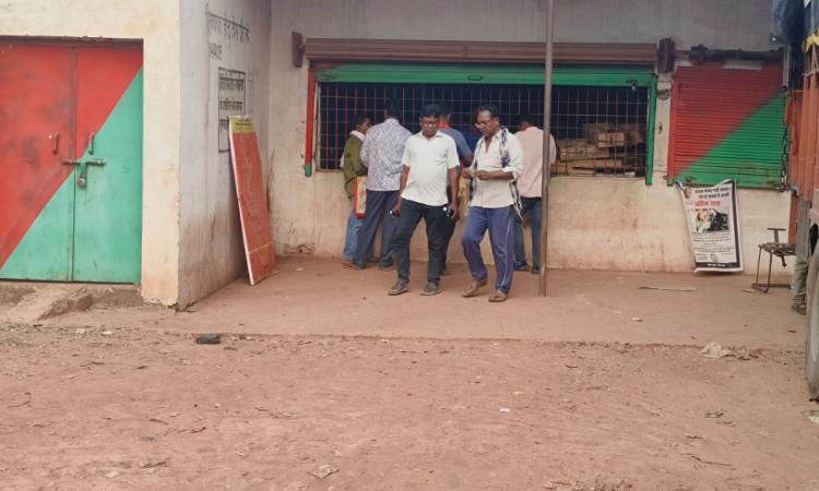 आबकारी निरीक्षक उम्मी रोमा को डिजिटल भुगतान से परहेज, पथरिया शराब दुकान कि ऑनलाइन भुगतान व्यवस्था ठप, मोहतरमा डिजिटल भुगतान व्यवस्था सुधारने करती नहीं जुगत      पथरिया शराब दुकान कि ऑनलाइन भुगतान व्यवस्था ठप होने से प्रति माह लाखों रुपए का राजस्व नुकसान !