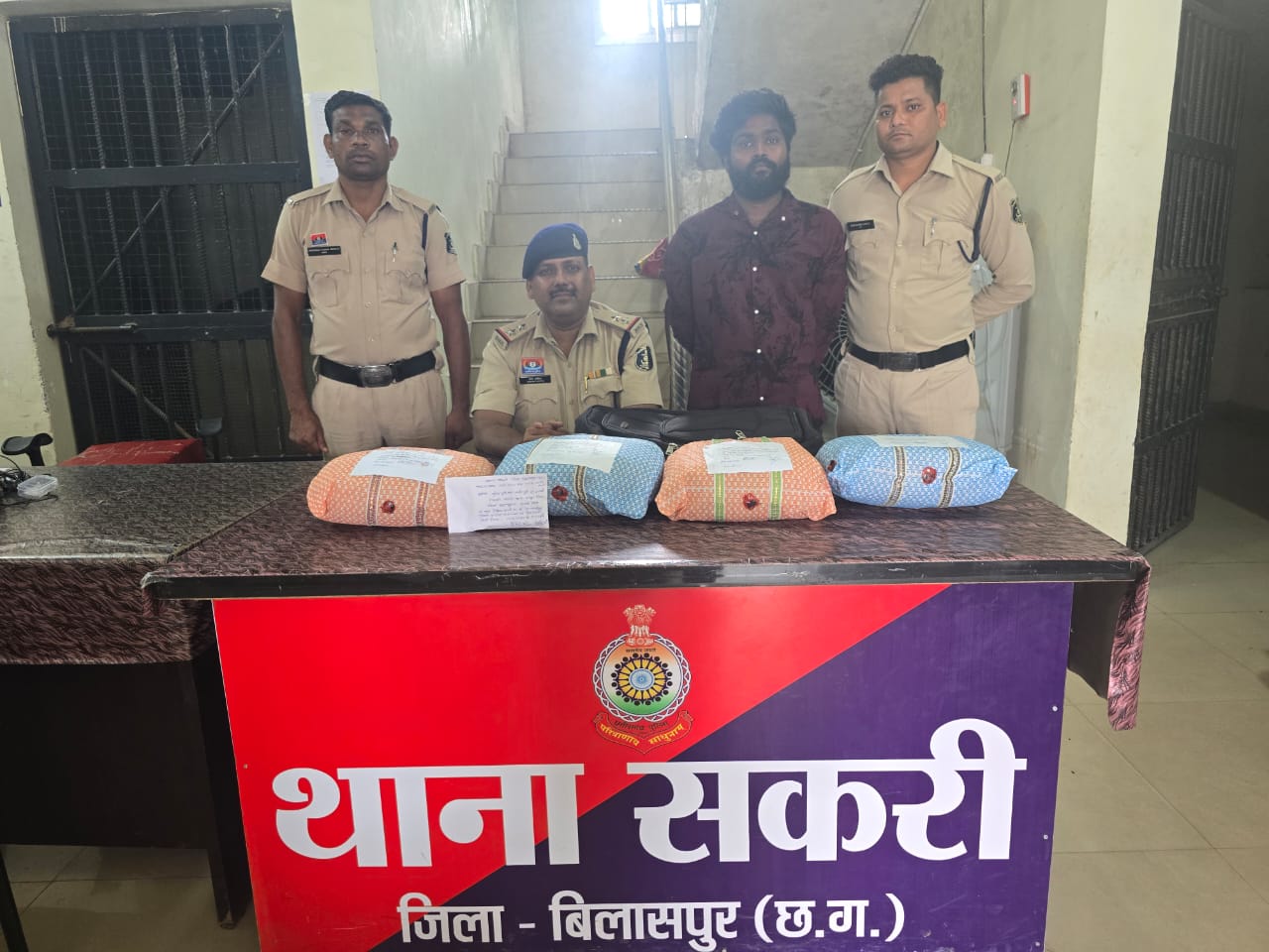 सकरी पुलिस एवं एसीसीयु की संयुक्त कार्यवाही, अवैध मादक पदार्थ गांजा के साथ आरोपी को किया गया गिरफ्तार…..