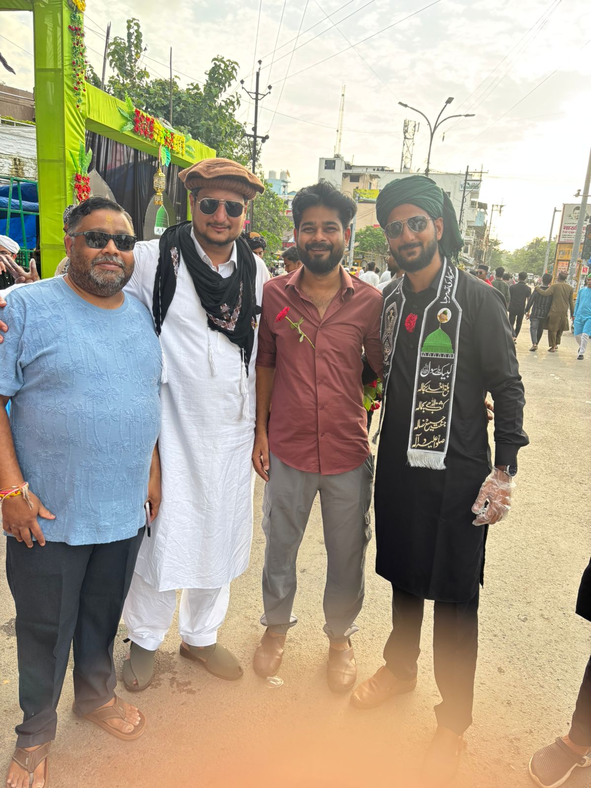 ईद मिलादुन्नबी के अवसर पर मुस्लिम समुदाय ने सभी मस्जिदों से निकला जुलूस….देवकीनंदन चौक में जफर के नेतृत्व में किया गया स्वागत