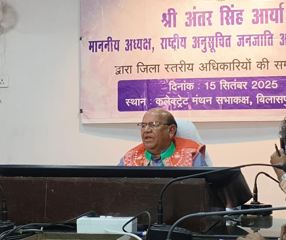 राष्ट्रीय अनुसूचित जनजाति आयोग के अध्यक्ष अंतर सिंह आर्या पत्रकारों के सवाल का दिया गोलमोल जवाब     आदिवासी समुदाय का अहित करने वाली फर्जी जाति प्रमाण पत्र धारको के खिलाफ कार्यवाही नहीं होने के सवाल पर आर्या जी झांकने लगे बगले !