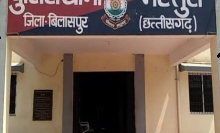 मस्तूरी थाना में शिकायत के 34 दिन बाद भी जांच का हाल ठंडा बस्ता, एनटीपीसी के फ्लाईएस डंप करने के नाम पर करोड़ो का खेला ?      एनटीपीसी से एग्रीमेंट में 120 किमी दूर डंप करने का ठेकेदार को टेंडर, लेकिन शहर से महज 20 किमी की दुरी पर खदानों में किया जा रहा फ्लाईएस डंप ?      एनटीपीसी में कार्यरत आर्शीवाद ट्रांसपोर्ट के प्रोपाईटर मोनू राजपाल व प्लांट के अधिकारी ट्रांसपोर्ट के नाम पर एनटीपीसी को लगा रहे चुना ?