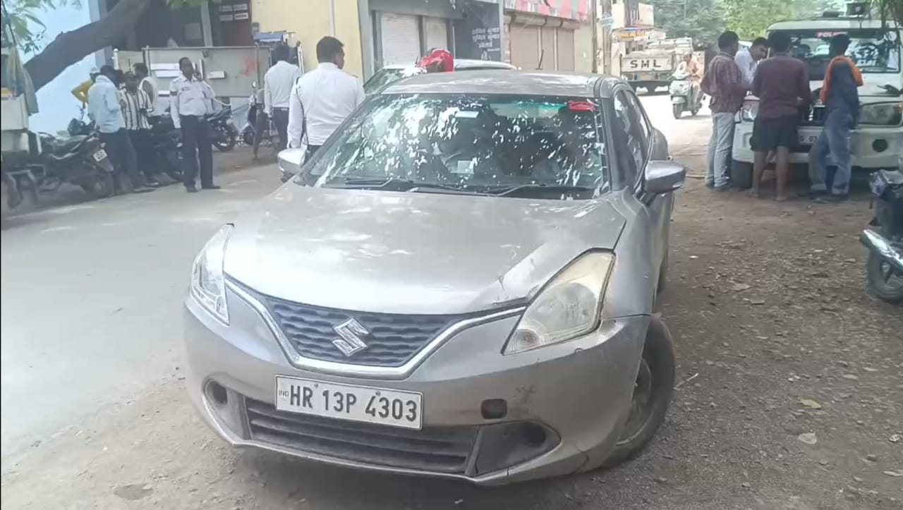 वाहन चेकिंग के दौरान पॉल्यूशन एक्सपायर गाड़ी बिना कार्यवाही के छोड़ा, ट्रैफिक विभाग में आरक्षक का जलवा….?