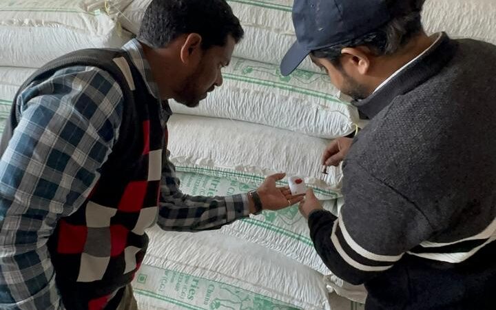 भुना चना निर्माता फर्मों पर खाद्य विभाग की छापामार कार्यवाही,  1 लाख से ज्यादा मूल्य के 1350 किग्रा भुना चना जब्त