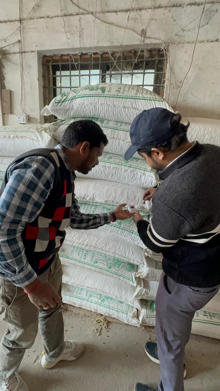 भुना चना निर्माता फर्मों पर खाद्य विभाग की छापामार कार्यवाही,  1 लाख से ज्यादा मूल्य के 1350 किग्रा भुना चना जब्त