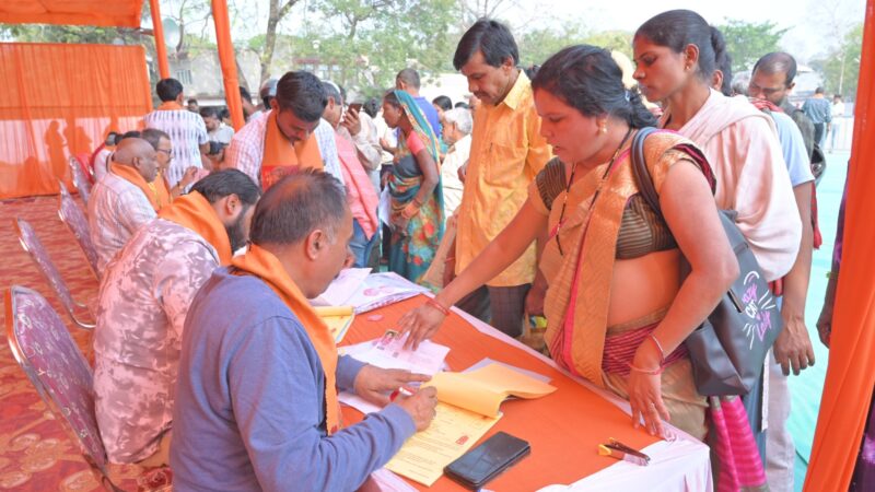 रामलला दर्शन: राम रथ की पहली सीट पर विराजेंगे हनुमान,कुछ ही घंटो में 1008 सीट फुल,दिखी अटूट श्रद्धा  00 तृतीय वर्ष यात्रा के लिए रिकार्ड 5000 से अधिक दर्शनार्थियों की इंक्वायरी  00 पुलिस मैदान में बने 20 विशेष काउंटर में 1008 पंजीयन किया गया पूर्ण