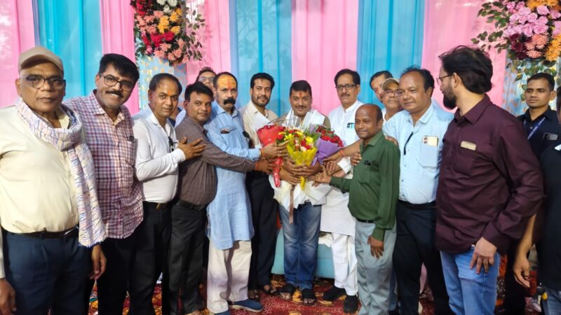 युवा विधायक सुशांत शुक्ला के जन्मदिन की बधाई देने बिलासपुर प्रेस क्लब अध्यक्ष के नेतृत्व में पहुंची टीम..