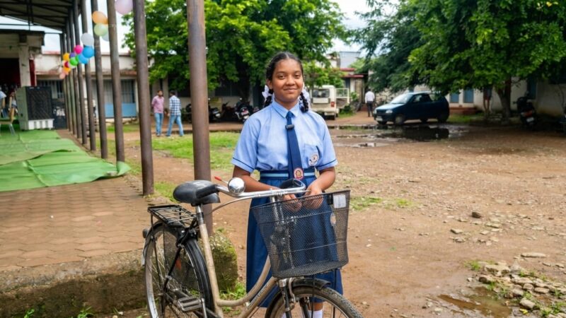 सरस्वती साइकिल योजना से हंसिका के लिए शिक्षा की राह हुई आसान