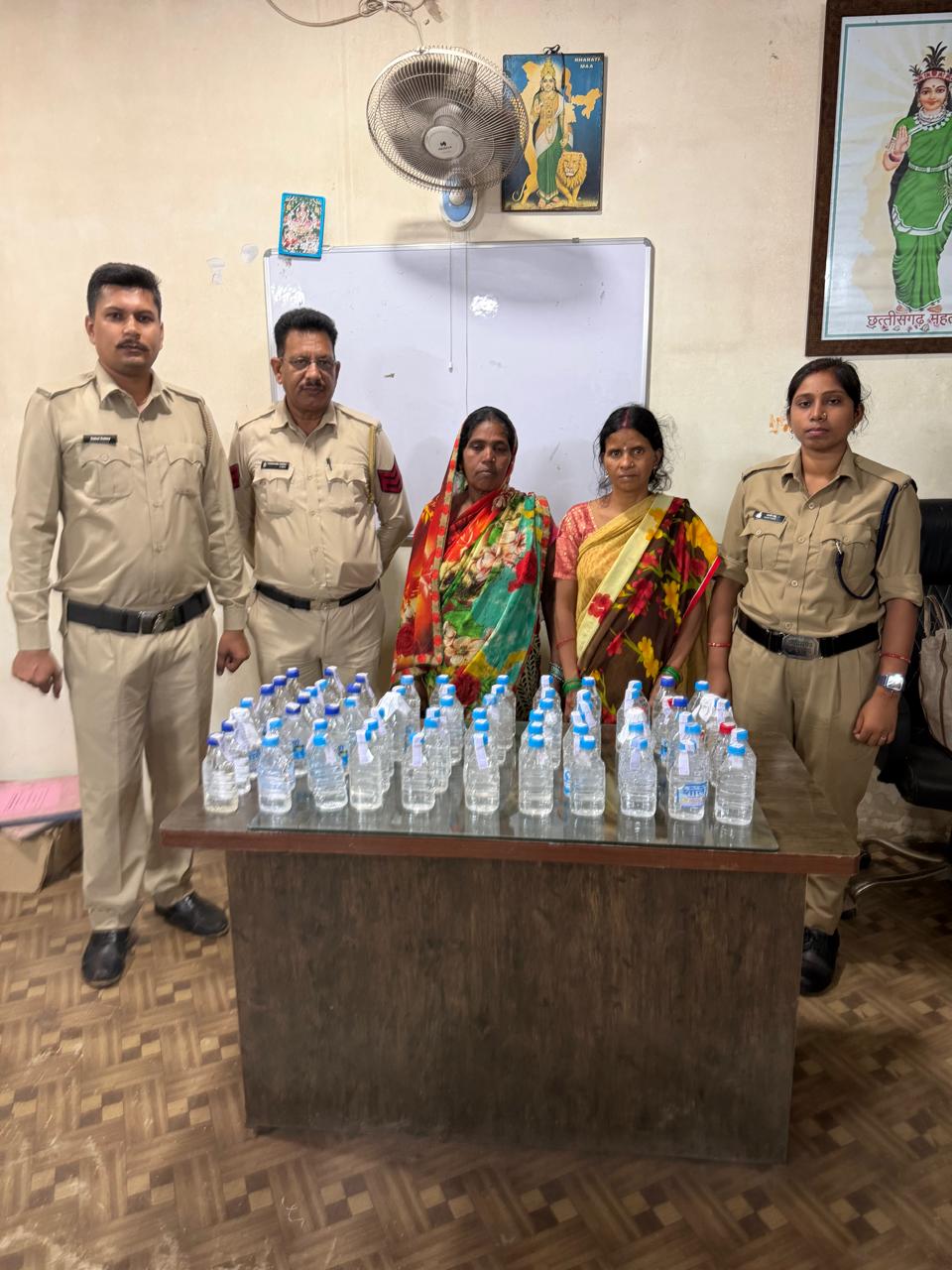 आबकारी विभाग ने शुष्क दिवस पर अवैध शराब के विरुद्ध कार्यवाही, 02 महिला जेल दाखिल