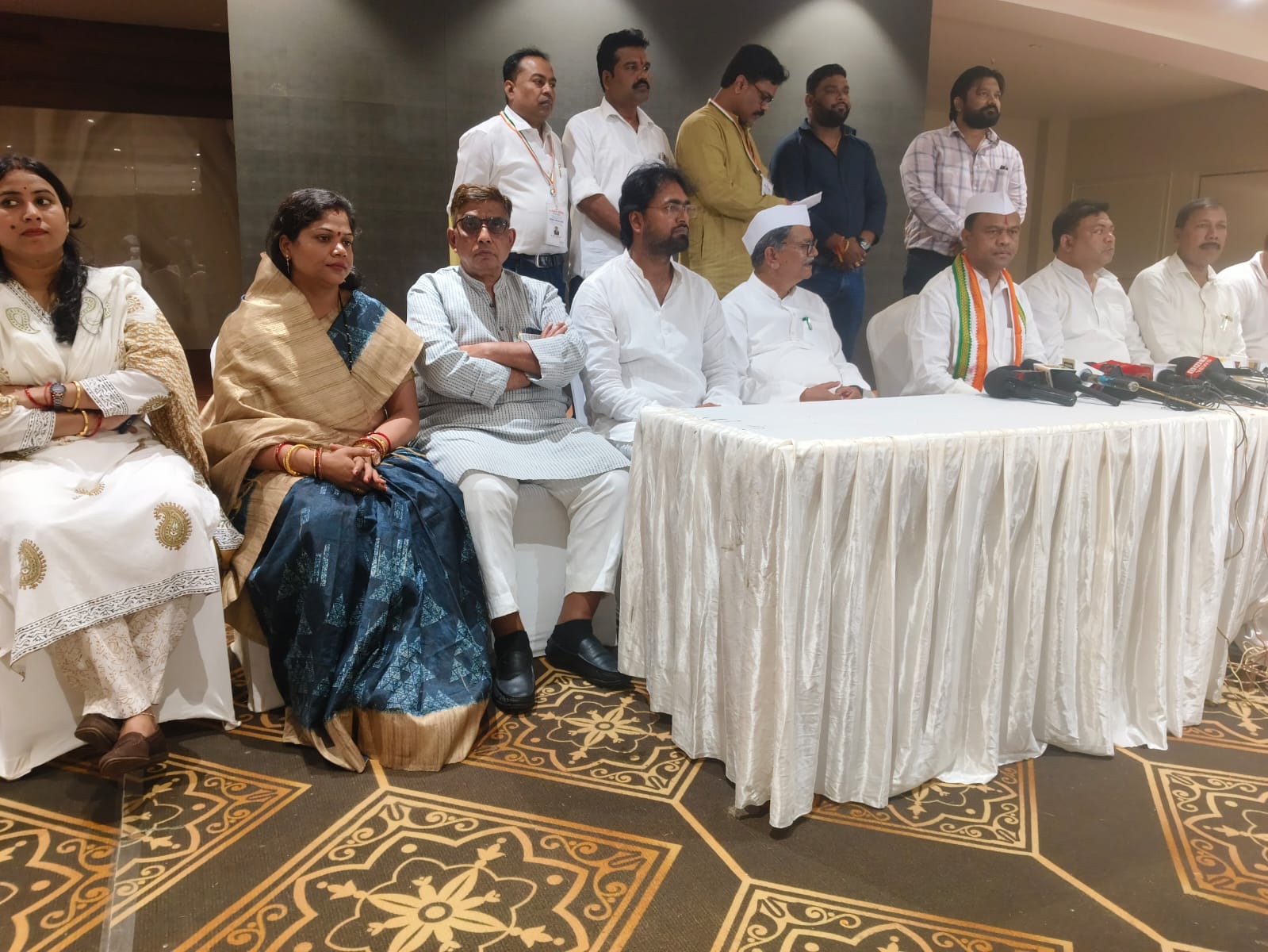 दीपक बैज का भाजपा पर तंज: कई ‘फूफा’ हमारे संपर्क में, वक्त आने पर खोलेंगे पत्ते…