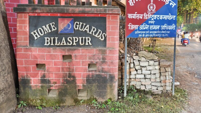 पटाखा दुकानों में सुरक्षा से समझौता नहीं, शर्तों के उल्लंघन पर निरस्त होगा लाइसेंस     नियमित निरीक्षण कर परखी जाएंगी सुरक्षा व्यवस्थाएं
